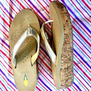 VOLATILE Neville Wedge Thong Sandals Gold Size 8